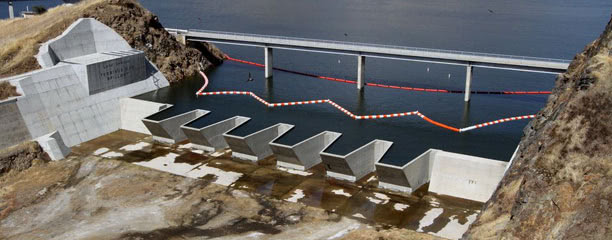 WaveEater breakwater in front of a dam spillway